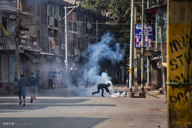 راهپیمایی مردم در اعتراض به قتل سه غیر نظامی توسط ارتش هند در کشمیر