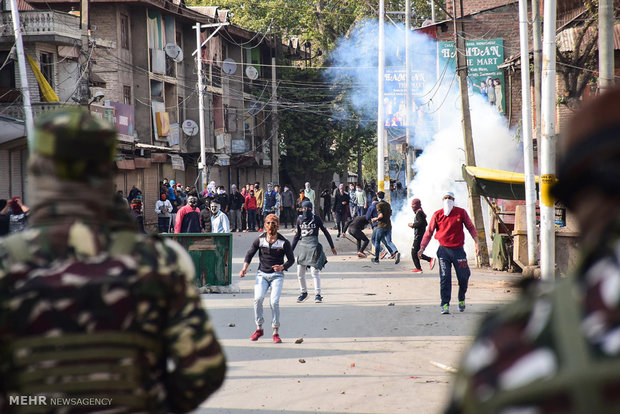 راهپیمایی مردم در اعتراض به قتل سه غیر نظامی توسط ارتش هند در کشمیر