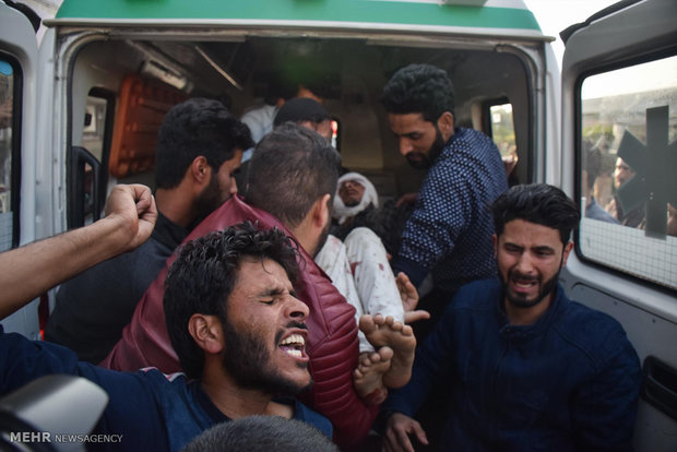 راهپیمایی مردم در اعتراض به قتل سه غیر نظامی توسط ارتش هند در کشمیر