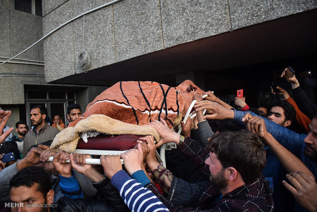 راهپیمایی مردم در اعتراض به قتل سه غیر نظامی توسط ارتش هند در کشمیر