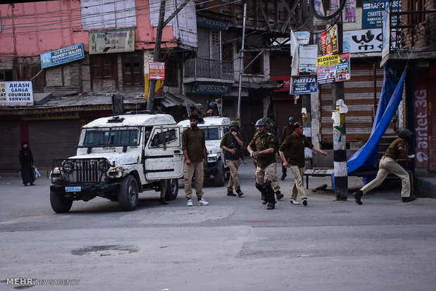 راهپیمایی مردم در اعتراض به قتل سه غیر نظامی توسط ارتش هند در کشمیر