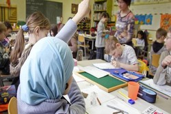اتریش روسری در مدارس و کودکستان ها را ممنوع می کند