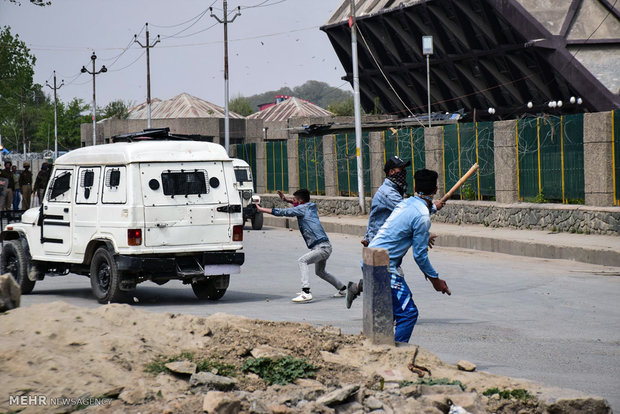 Keşmir bölgesinde Hindistan ordusuna şiddetli gösteriler