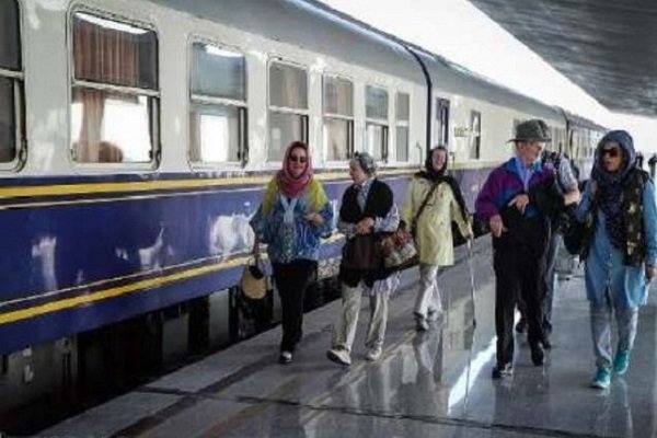 ‘Silk Road’ train carrying foreign tourists arrives in Isfahan 