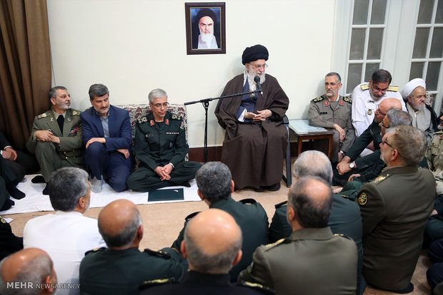 Leader receives senior cmdrs of Iranian Armed Forces