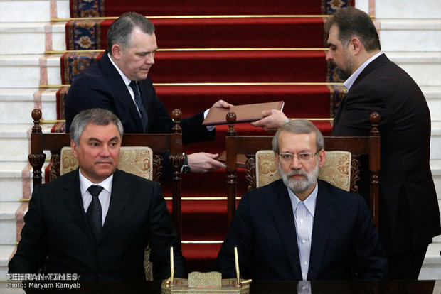 Russia's Duma chairman meets Iran's Larijani