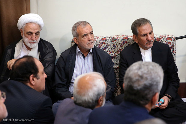 دیدار نوروزی جمعی از مسئولان کشور با رهبرانقلاب اسلامی