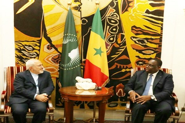 Zarif discusses VOA, banking coop. with Senegalese pres.