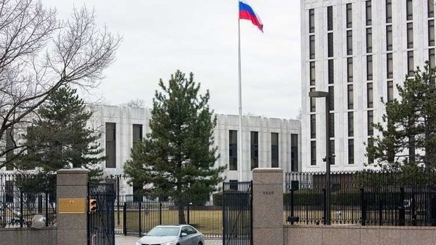 السفارة الروسية لدى واشنطن تعلق على التصريحات الأمريكية حول "ترحيل" الأطفال الأوكرانيين