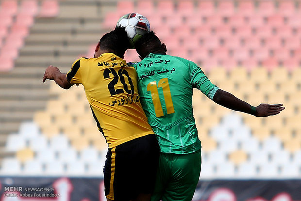 دیدارتیم های  سپاهان و صنعت نفت آبادان