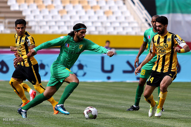 دیدارتیم های  سپاهان و صنعت نفت آبادان