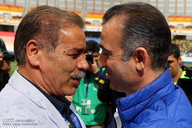 دیدارتیم های  سپاهان و صنعت نفت آبادان