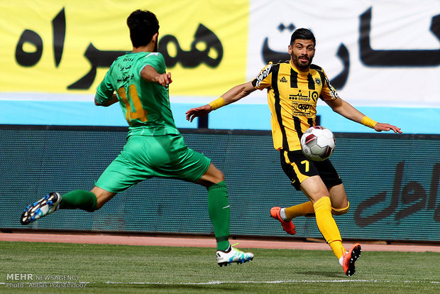 دیدارتیم های  سپاهان و صنعت نفت آبادان