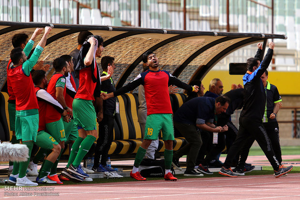 دیدارتیم های  سپاهان و صنعت نفت آبادان