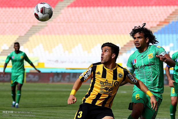 دیدارتیم های  سپاهان و صنعت نفت آبادان