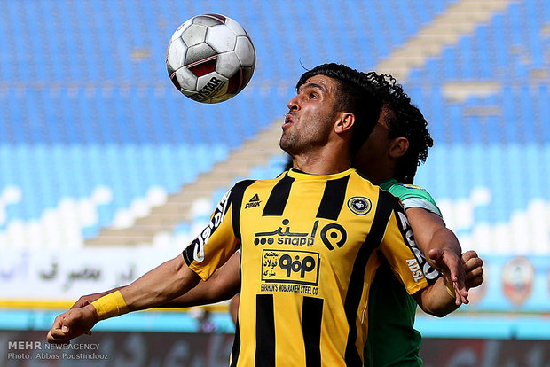 دیدارتیم های  سپاهان و صنعت نفت آبادان