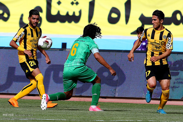 دیدارتیم های  سپاهان و صنعت نفت آبادان