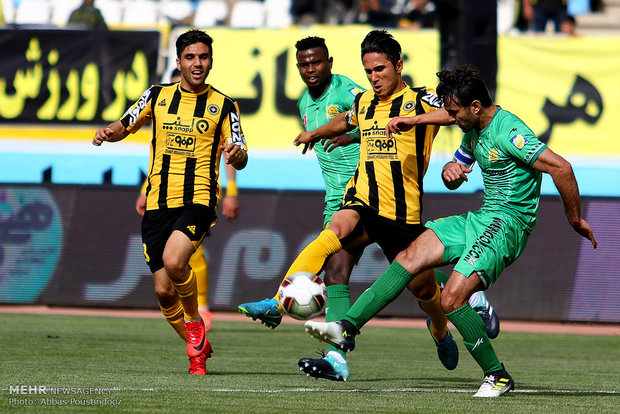 دیدارتیم های  سپاهان و صنعت نفت آبادان