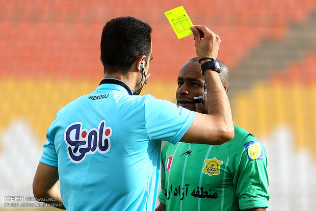 دیدارتیم های  سپاهان و صنعت نفت آبادان