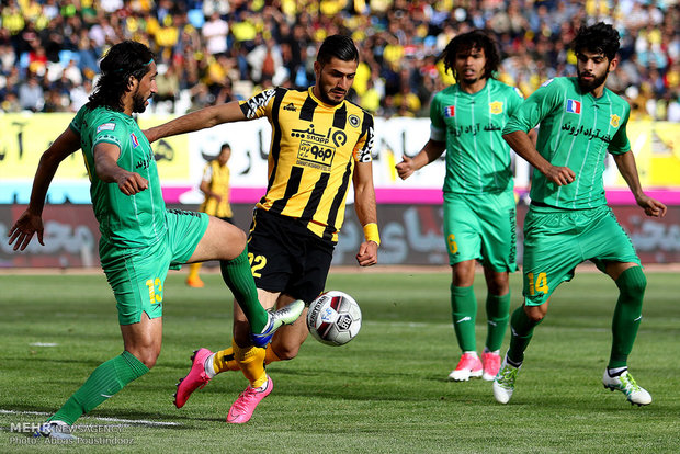 دیدارتیم های  سپاهان و صنعت نفت آبادان