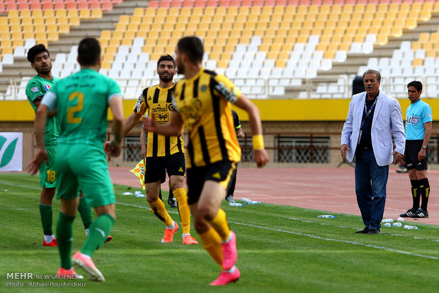 دیدارتیم های  سپاهان و صنعت نفت آبادان