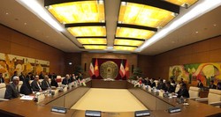 لاريجاني يلتقي رئيسة البرلمان الفيتنامي في مطلع زيارته إلى هانوي