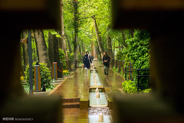 أمطار الربيع في الحديقة الايرانية في طهران 