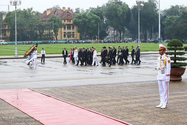 ادای احترام علی لاریجانی به هوشی مین رهبر انقلابی ویتنام