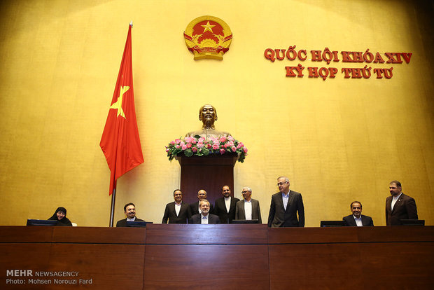 بازديد علی لاريجاني از موزه و صحن مجلس ويتنام