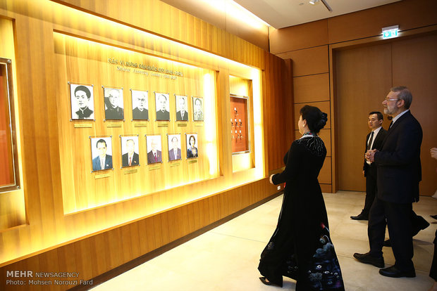 بازديد علی لاريجاني از موزه و صحن مجلس ويتنام