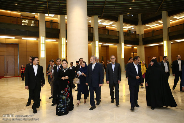 بازديد علی لاريجاني از موزه و صحن مجلس ويتنام