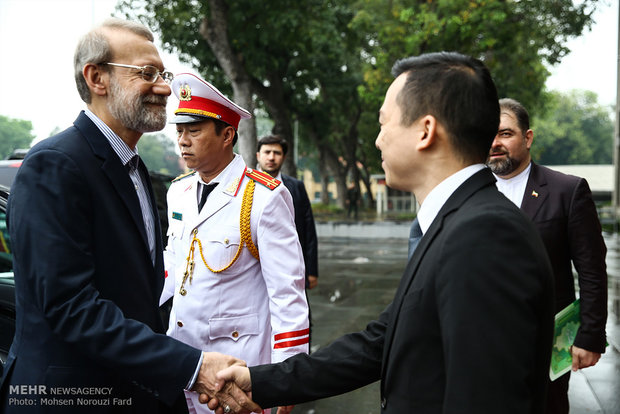 دیدار علی لاریجانی با رئیس مجلس ویتنام 