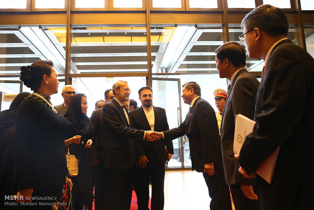 دیدار علی لاریجانی با رئیس مجلس ویتنام 