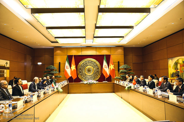 دیدار علی لاریجانی با رئیس مجلس ویتنام 