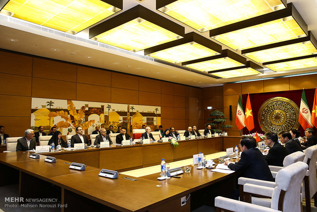 دیدار علی لاریجانی با رئیس مجلس ویتنام 