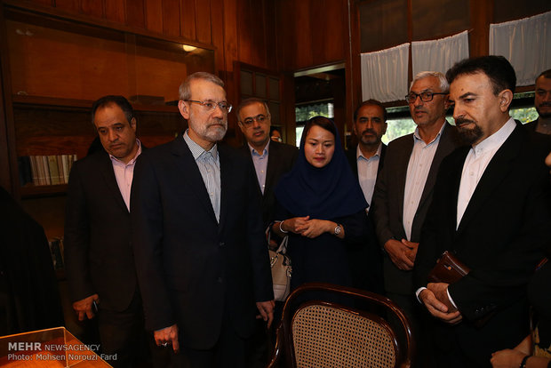 بازدید علی لاریجانی از خانه هوشی مین رهبر انقلابی ویتنام 