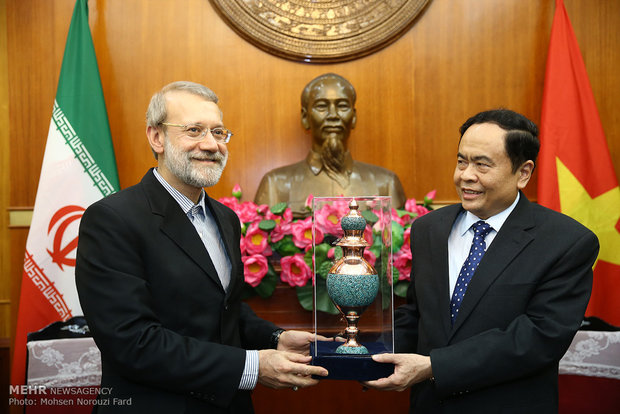 بازدید رئیس مجلس شورای اسلامی از موزه جبهه خلق میهنی ویتنام