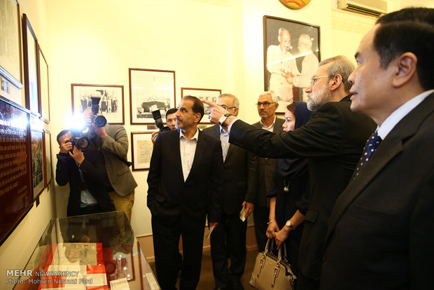 بازدید رئیس مجلس شورای اسلامی از موزه جبهه خلق میهنی ویتنام