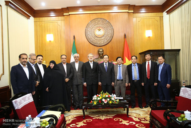 بازدید رئیس مجلس شورای اسلامی از موزه جبهه خلق میهنی ویتنام