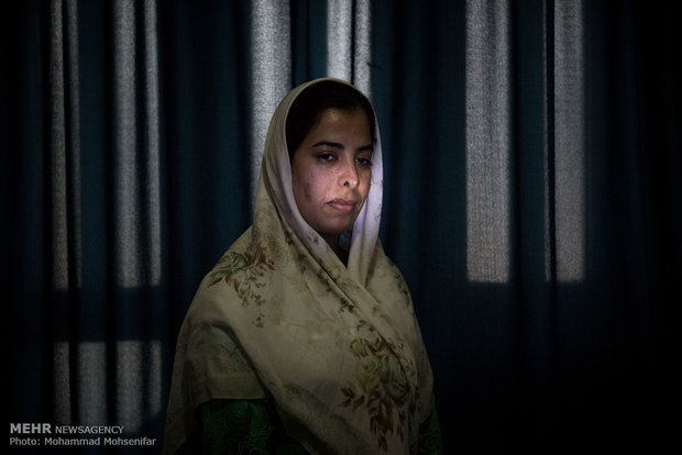 ملیحه. بیست و هشت ساله. از سن دو سالگي مبتلا به بیماری. اهل روستای داشلی برون