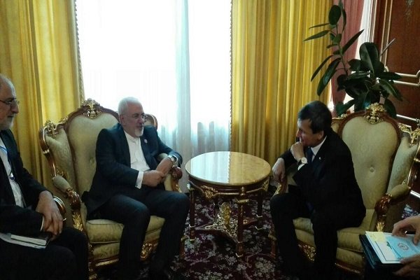 Zarif meets with Tajik, Turkmen FMs