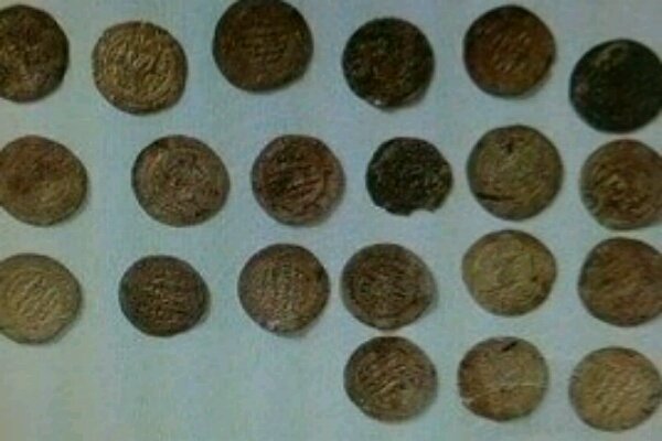  کشف ۳۰ قطعه سکه ساسانی و سلوکی در فرودگاه کرمانشاه