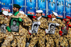 ہم ایرانی فوج کو علاقائی اور عالمی سطح پر متفاوت اور طاقتور کیوں سمجھتے ہیں؟