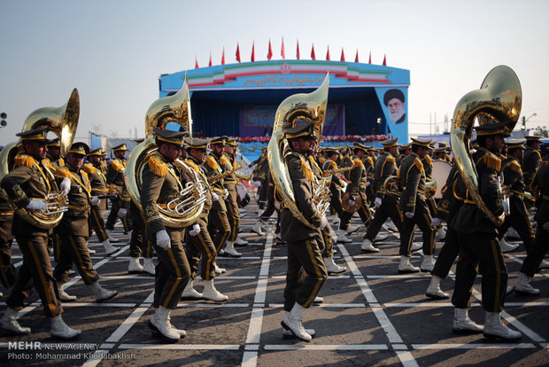 VIDEO: Iran Army Day parades