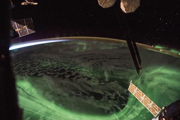 عکس شفق قطبی را از ایستگاه فضایی بین المللی ببینید