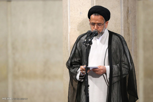 دیدار وزیر و جمعی از کارکنان وزارت اطلاعات با رهبر انقلاب