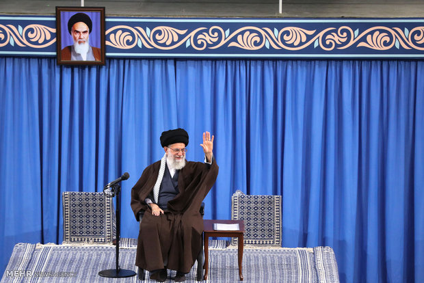 دیدار وزیر و جمعی از کارکنان وزارت اطلاعات با رهبر انقلاب