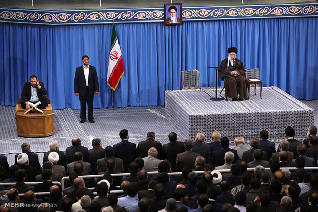 دیدار وزیر و جمعی از کارکنان وزارت اطلاعات با رهبر انقلاب