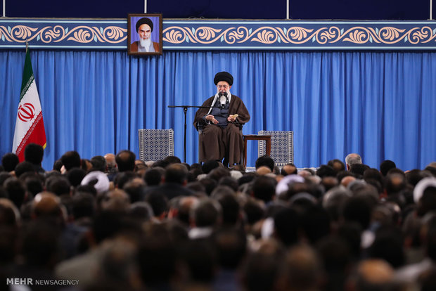 دیدار وزیر و جمعی از کارکنان وزارت اطلاعات با رهبر انقلاب