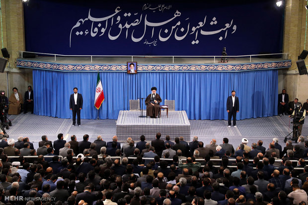 دیدار وزیر و جمعی از کارکنان وزارت اطلاعات با رهبر انقلاب